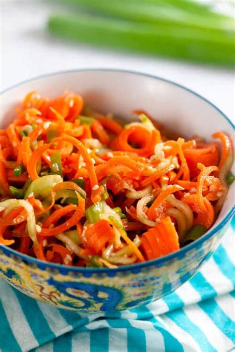 spiralized-seame-carrot-salad-healthy-delicious image
