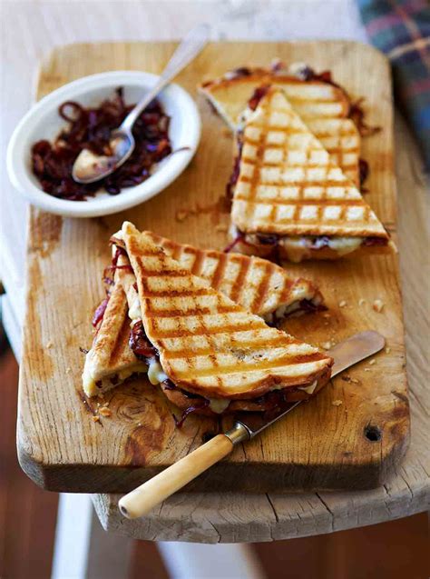 grilled-cheese-with-onion-jam-leites-culinaria image