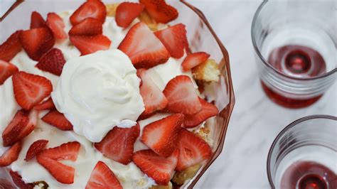 easy-strawberry-punch-bowl-cake-recipe-mashedcom image