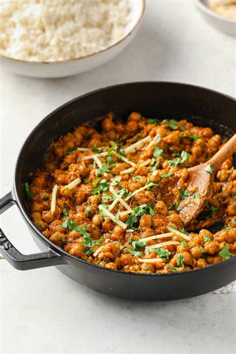 authentic-chana-masala-indian-chickpea-curry image