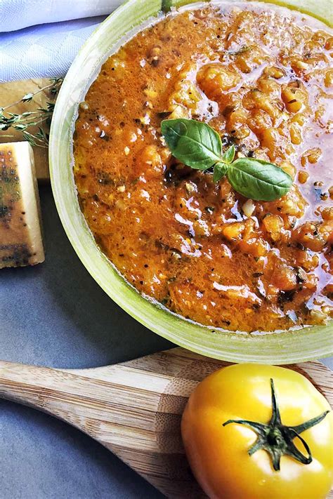 golden-tomato-sauce-recipe-foodal image
