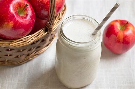 recipe-skinny-apple-pie-a-la-mode-protein-shake image