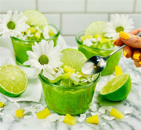 key-lime-coconut-smoothie-bowl-vegan image