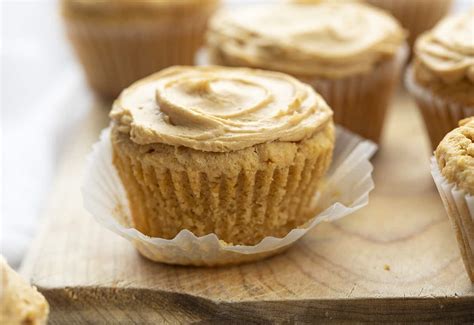 peanut-butter-cupcakes-with-peanut-butter-frosting-i image