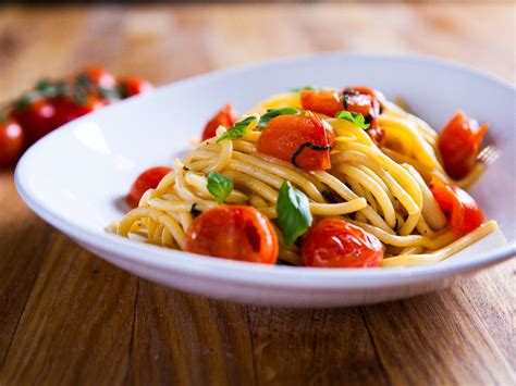 five-ingredient-pasta-toss-recipe-and-nutrition-eat-this image