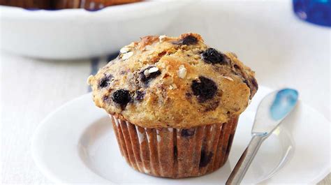 blueberry-oatmeal-muffins-iga image