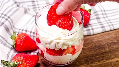 strawberries-cream-mini-parfaits-easy-no-bake-dessert image
