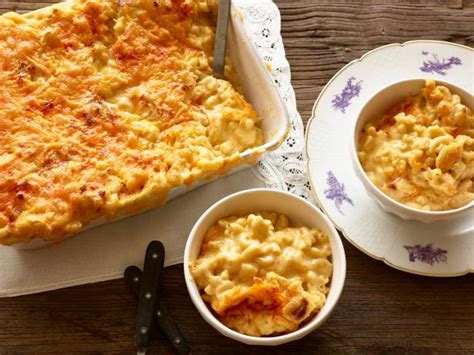aunt-chelles-three-cheese-macaroni-and-cheese image