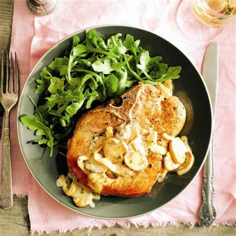 seared-pork-chops-with-creamy-mushrooms-chatelaine image