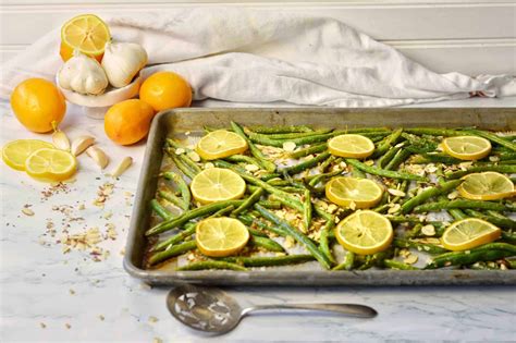 lemon-garlic-roasted-green-beans-with-almonds-in image