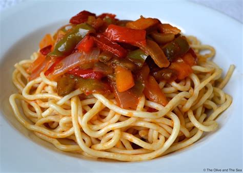 pepper-and-onion-tomato-sauce-the-olive-and-the-sea image