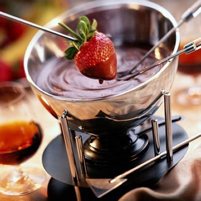 fast-mocha-fondue-recipe-chatelainecom image