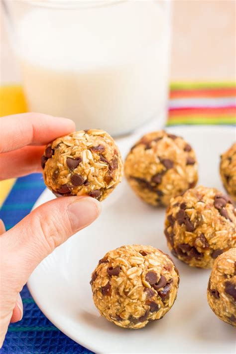 no-bake-chocolate-chip-cookie-balls-4-ingredients image