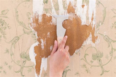 how-to-make-and-use-homemade-wallpaper-remover image