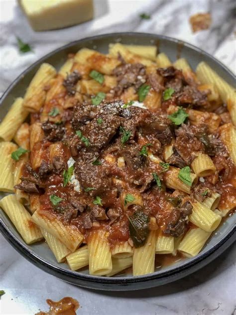 rigatoni-with-red-wine-braised-short-ribs image