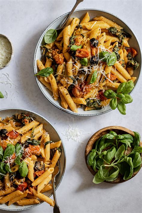 creamy-pasta-with-tomatoes-and-spinach-the-last-food image