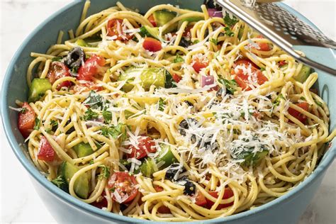 spaghetti-salad-recipe-easy-cold-with-fresh-veggies image