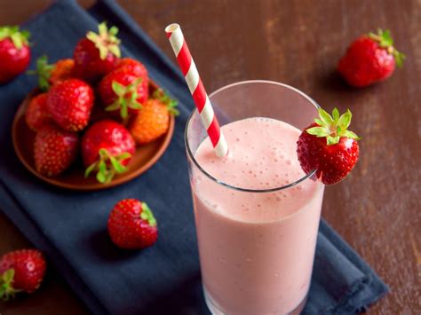 strawberry-yogurt-smoothies-readers-digest-canada image