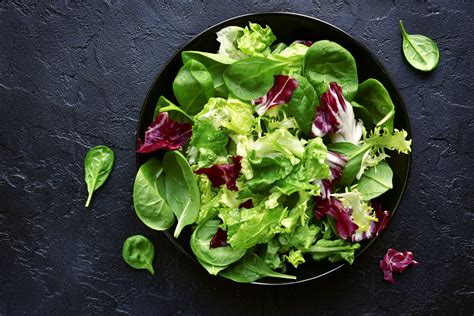 5-minute-easy-greek-lettuce-salad-maroulosalata image