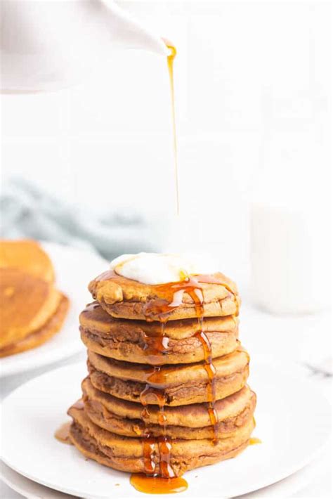 fluffy-gingerbread-pancakes-pancake image