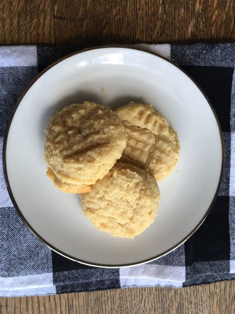 quick-and-easy-sugar-free-shortbread-cookies-the image