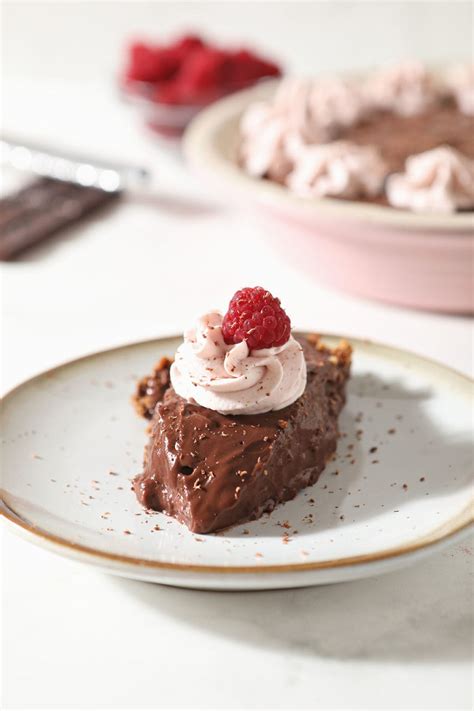 how-to-make-a-chocolate-pudding-pie-with-graham image