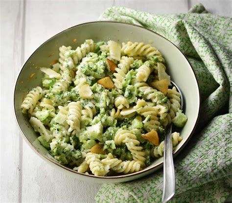 creamy-pasta-and-broccoli-low-fat-everyday image