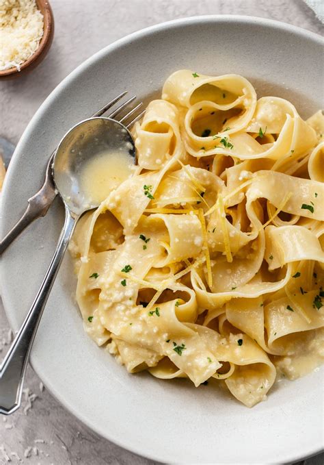 creamy-lemon-pasta-pasta-al-limone-familystyle-food image