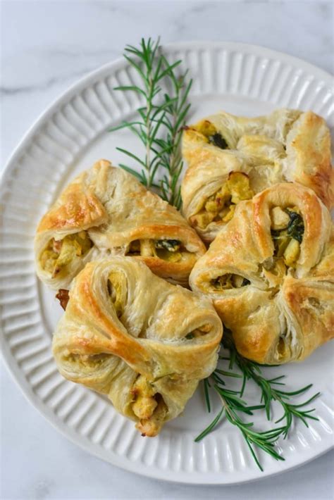 chicken-in-puff-pastry-the-dizzy-cook image