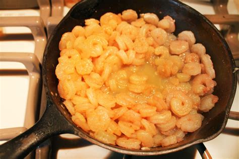 how-to-make-cheesy-shrimp-nachos-spoon-university image