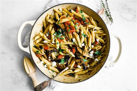roasted-tomato-mushroom-pasta-happy-veggie image