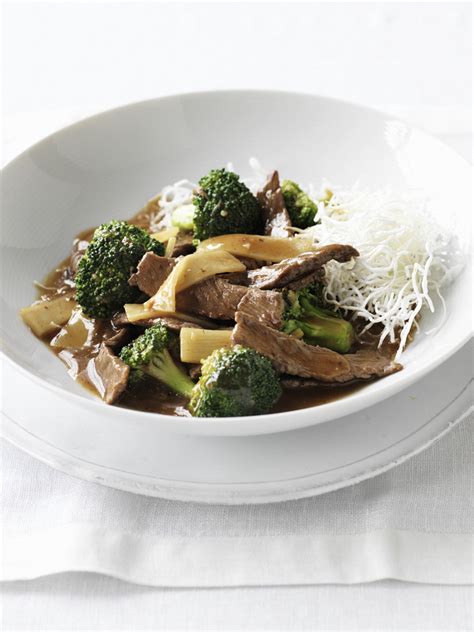 beef-with-broccoli-on-crispy-noodles-changs image