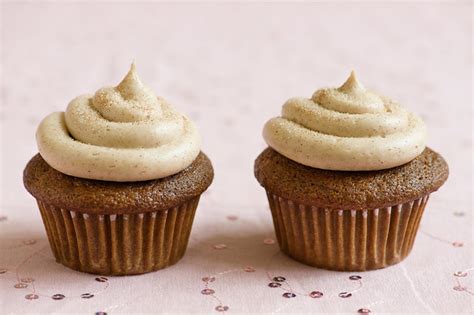 gingerbread-cupcakes-with-cinnamon-cream-cheese image