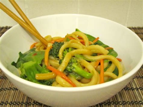 udon-noodles-with-peanut-sauce-damn-delicious image