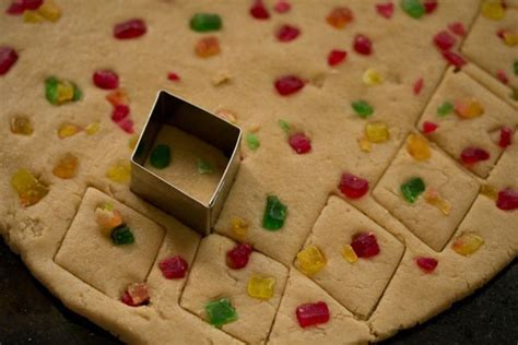 tutti-frutti-cookies-tutti-frutti-biscuits-dassanas-veg image
