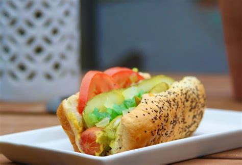 the-great-incomparable-classic-chicago-hot-dog image