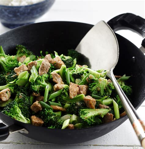 stir-fried-pork-and-broccoli-with-garlic-ginger-sauce image