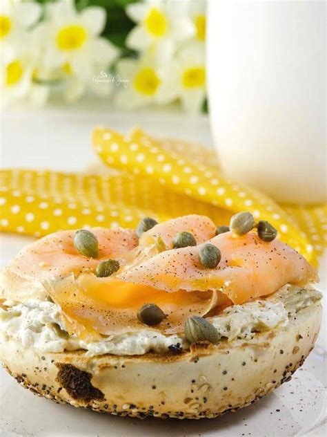 10-best-bagel-with-salmon-and-cream-cheese image