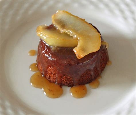sticky-ginger-cake-with-caramelized-pears image