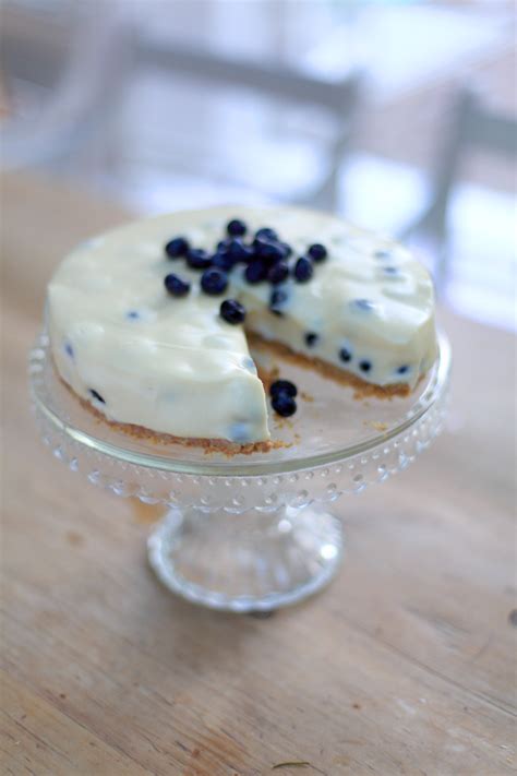 blueberry-and-white-chocolate-cheesecake-donal image