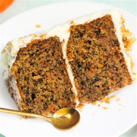 the-best-carrot-cake-with-walnuts-sims-home-kitchen image