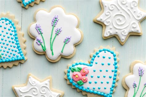 how-to-make-decorated-sugar-cookies-with-royal image
