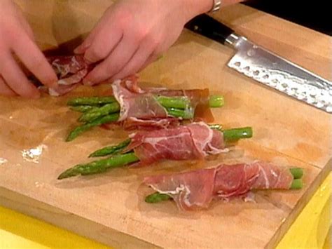 asparagus-with-prosciutto-recipe-rachael-ray-food image