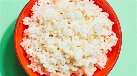 how-to-cook-rice-in-the-microwave-the-easy-way image