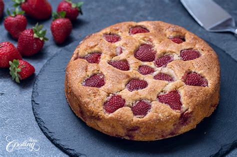 easy-strawberry-cake-recipe-easy-summer-fruit-cake image