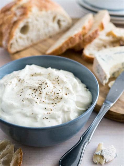 gorgonzola-cream-cheese-spread-plated-cravings image
