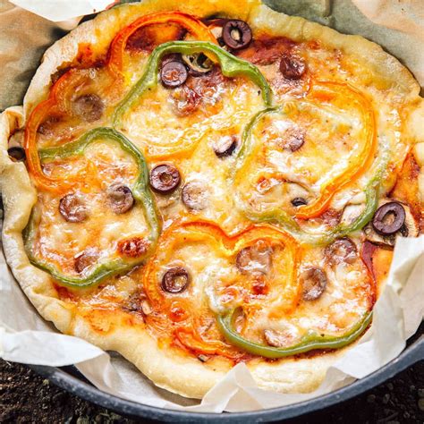 dutch-oven-pizza-fresh-off-the-grid image