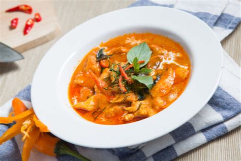 red-thai-curry-with-chicken-and-broccoli-vaya image