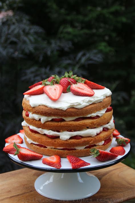 easy-strawberry-and-cream-layer-cake-laylitas image