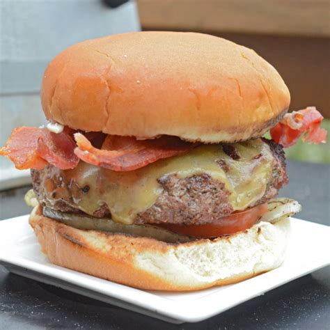 bacon-gouda-cheeseburger-nibble-me-this image